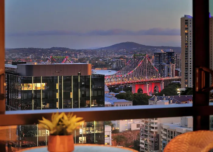 Skyline Serenity Luxury Apt With Free Parking