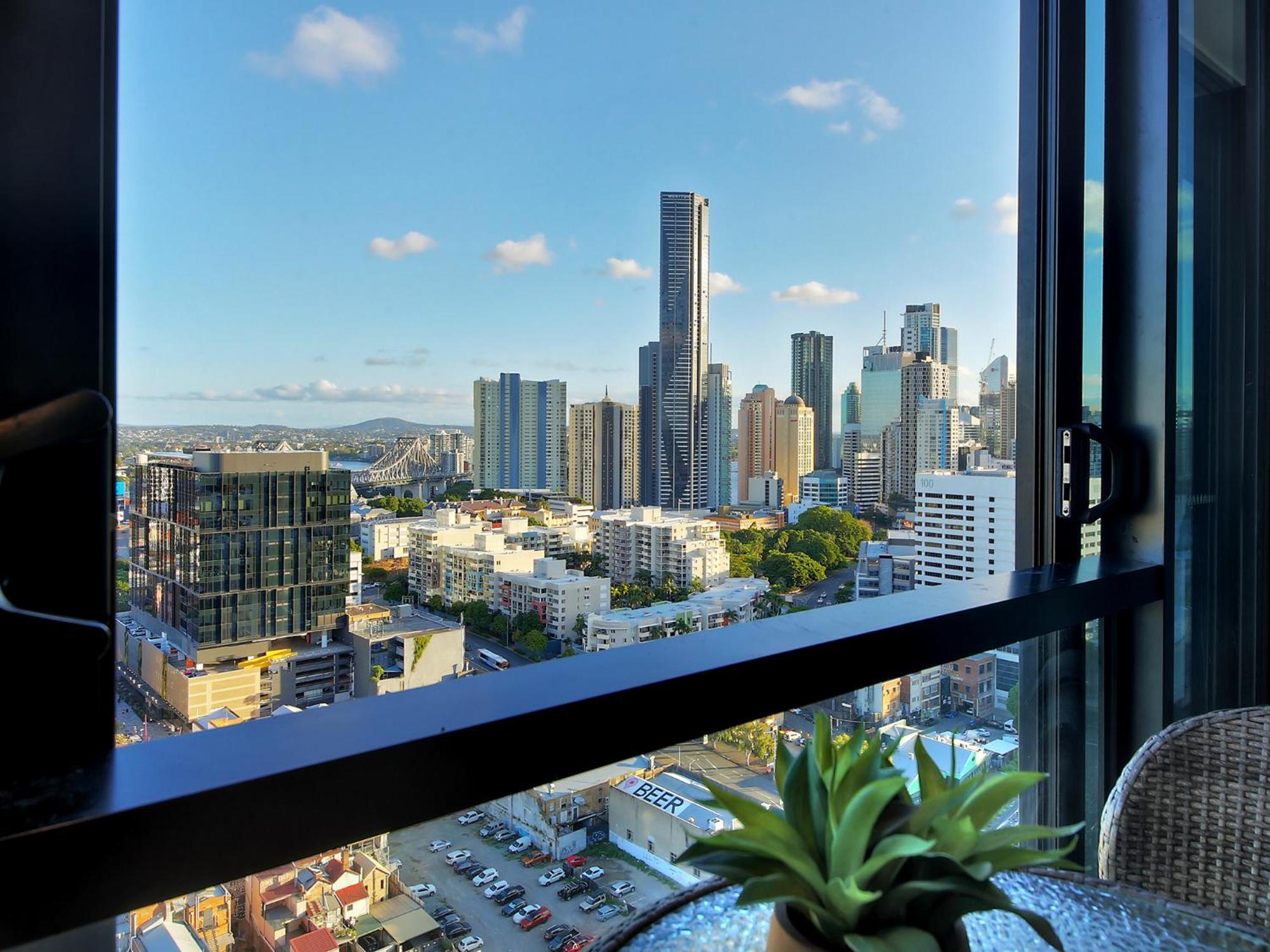 Skyline Serenity Luxury With Free Parking