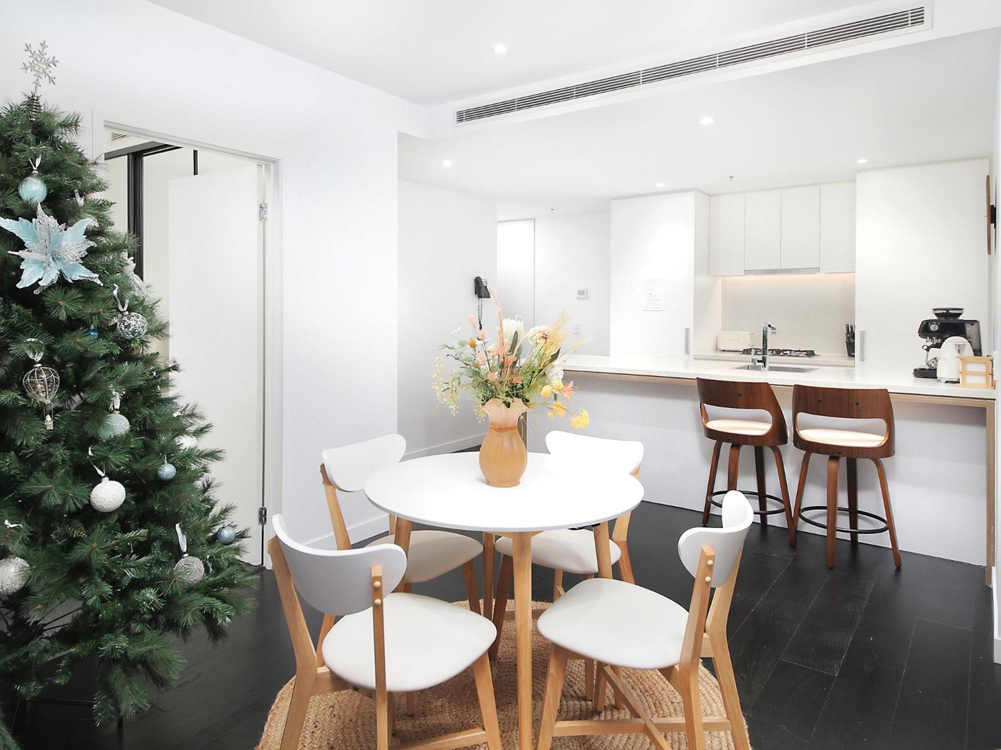 Skyline Serenity Luxury With Free Parking Apartment